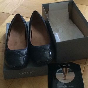 Navy New in Box Vionic ballerinas